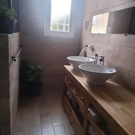 Les Stands 4 - Lits Doubles Habitación en casa particular Teloché